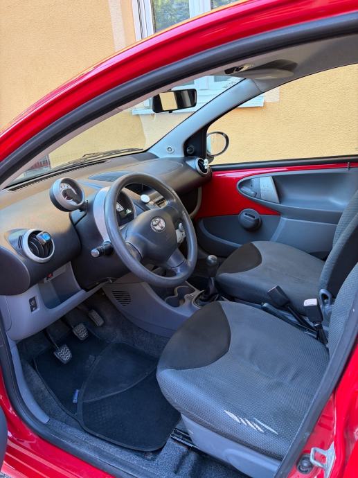 Toyota Aygo 1,0, UPRAVO REGISTRIRAN, 2006.godište, fotografija 8