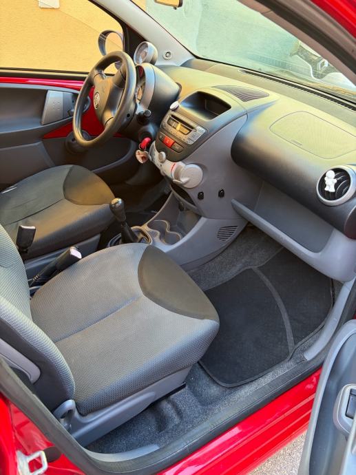 Toyota Aygo 1,0, UPRAVO REGISTRIRAN, 2006.godište, fotografija 15