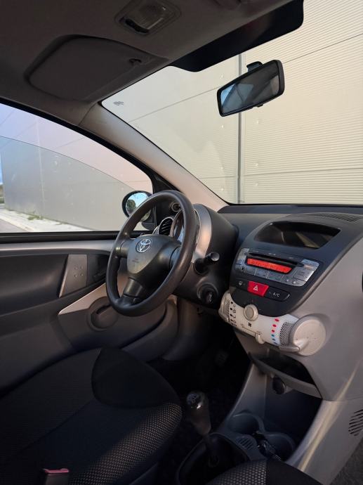 TOYOTA AYGO 1.0 VVT-i *119 000 KM* *REG 08/27* * 5 VRATA*, fotografija 12