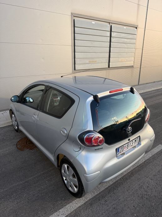 TOYOTA AYGO 1.0 VVT-i *119 000 KM* *REG 08/27* * 5 VRATA*, fotografija 6