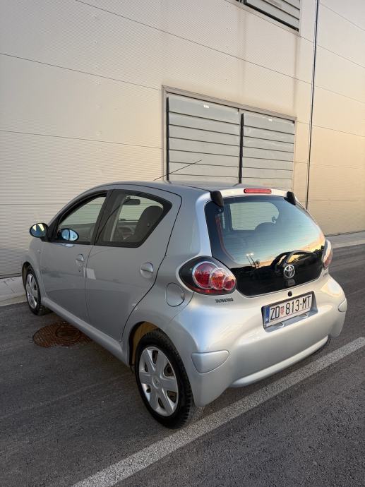 TOYOTA AYGO 1.0 VVT-i *119 000 KM* *REG 08/27* * 5 VRATA*, fotografija 5