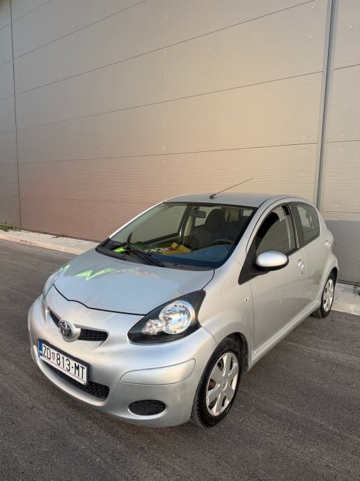 TOYOTA AYGO 1.0 VVT-i *119 000 KM* *REG 08/27* * 5 VRATA*, fotografija 3
