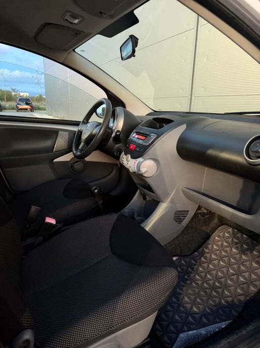 TOYOTA AYGO 1.0 VVT-i *119 000 KM* *REG 08/27* * 5 VRATA*, fotografija 13