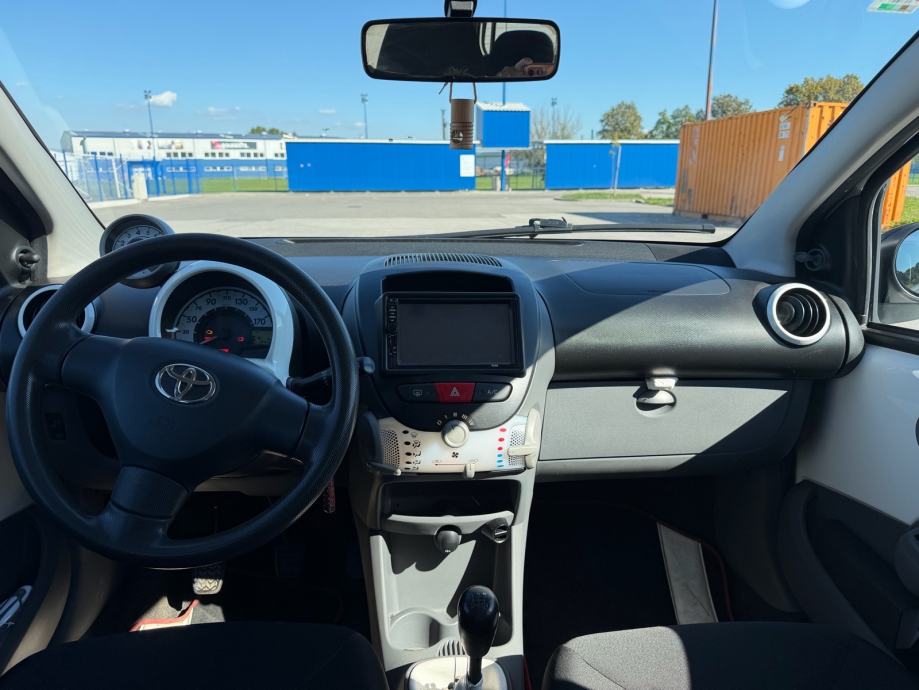 Toyota Aygo 1,0 VVT-i, fotografija 5