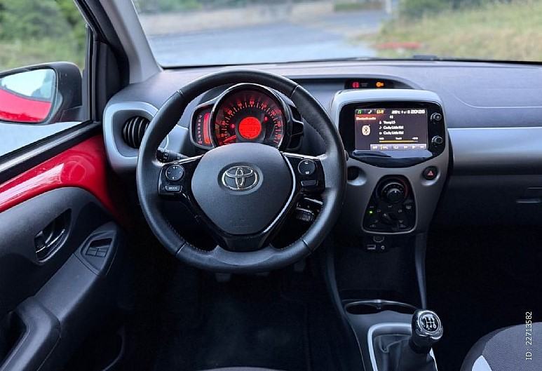 Toyota Aygo 1,0 VVT-i X Play 16.000km!, fotografija 9