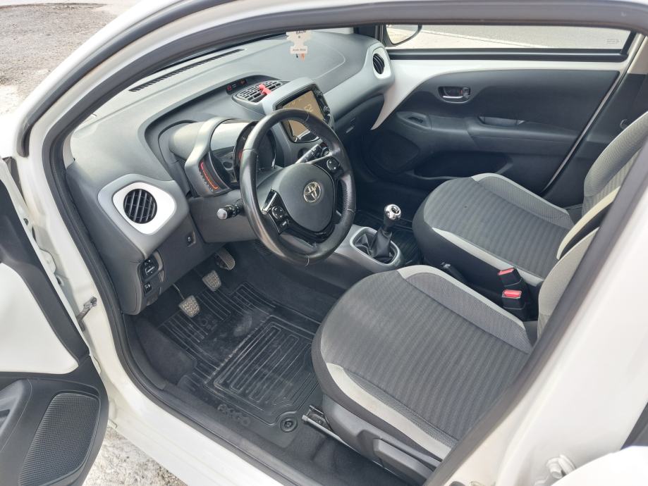 Toyota Aygo 1,0 VVT-i X-Play, fotografija 11