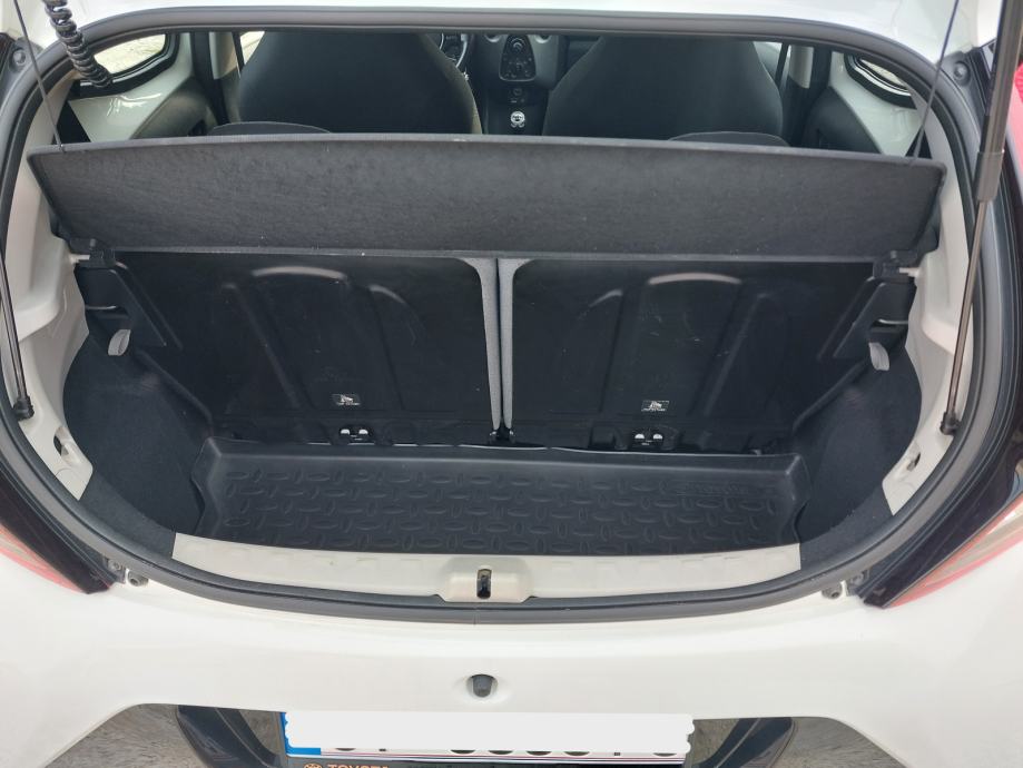 Toyota Aygo 1,0 VVT-i X-Play, fotografija 13