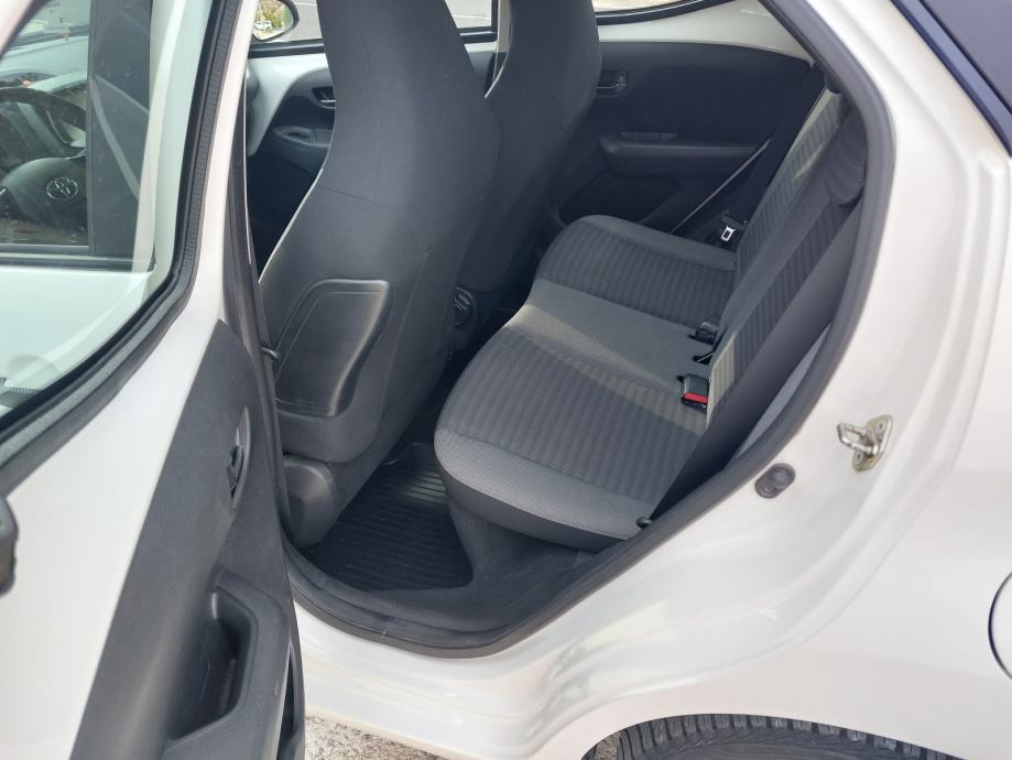 Toyota Aygo 1,0 VVT-i X-Play, fotografija 14