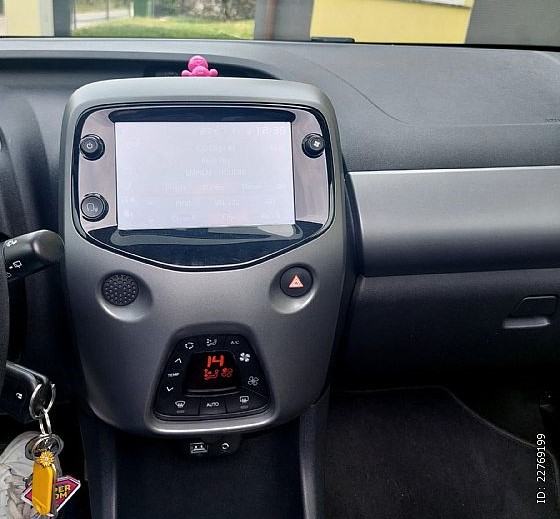 Toyota Aygo 1,0 x- play, otvorena panorama,grijanje sjedala,kamera!!, fotografija 8