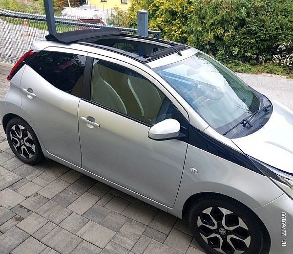 Toyota Aygo 1,0 x- play, otvorena panorama,grijanje sjedala,kamera!!, pogled izvana - slika 3
