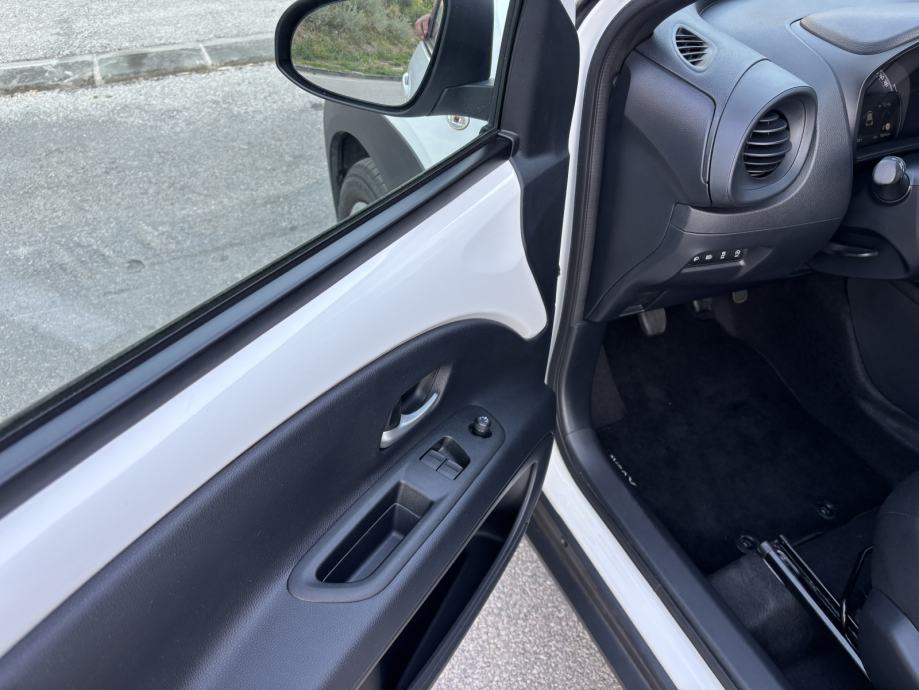 TOYOTA Aygo X 1.0 VVT-i 72 Dynamic, fotografija 9