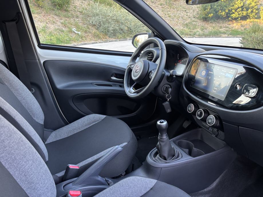 TOYOTA Aygo X 1.0 VVT-i 72 Dynamic, fotografija 14