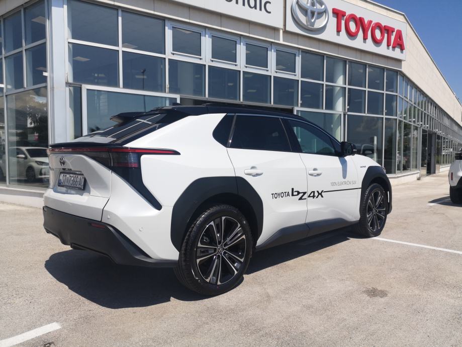 Toyota bZ4X 150 kW Style, 2022 god.