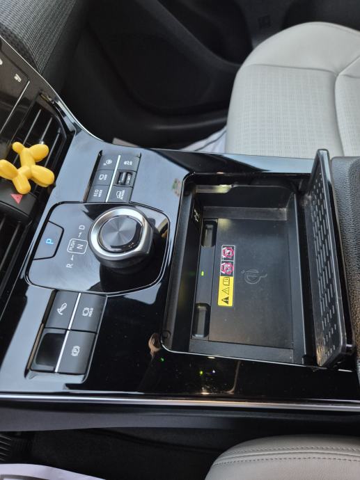 Toyota bZ4X AWD STYLE automatik, fotografija 15