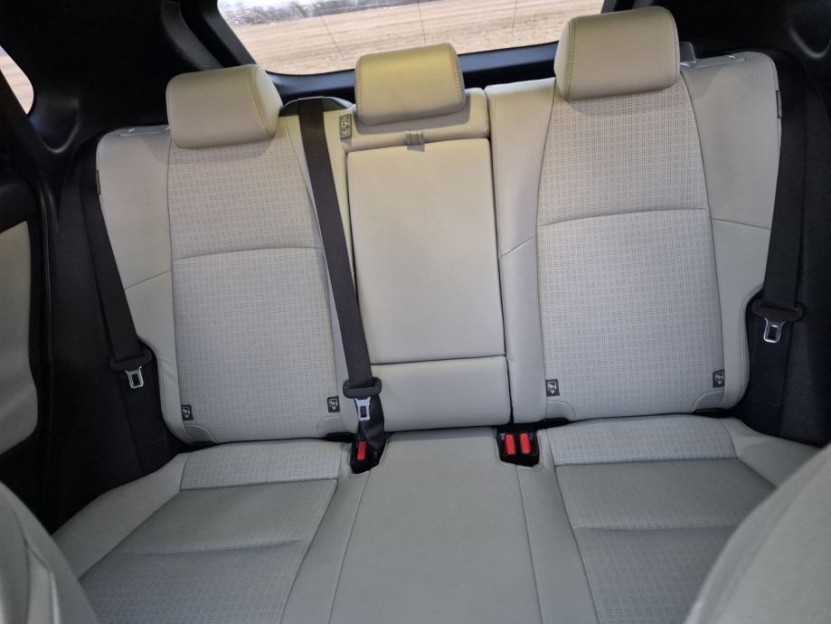 Toyota bZ4X AWD STYLE automatik, fotografija 17