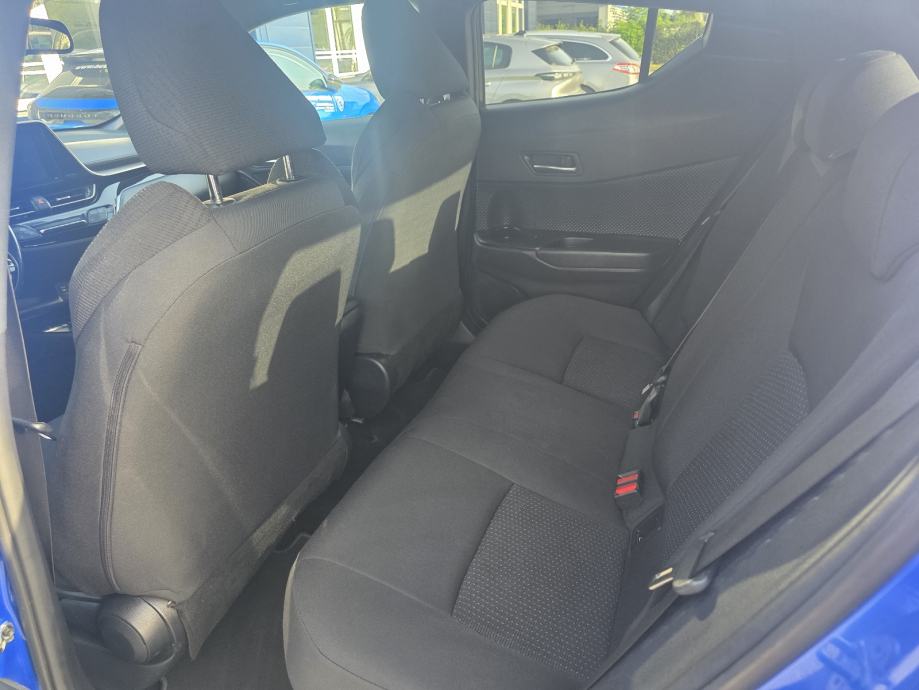 Toyota C-HR 1,8 automatik, fotografija 7