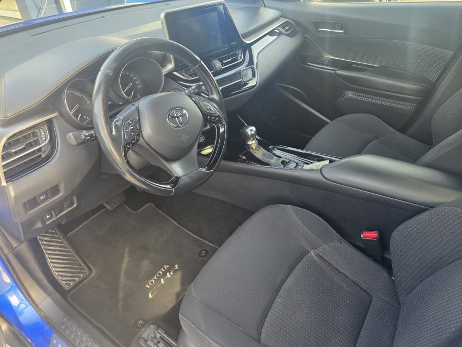 Toyota C-HR 1,8 automatik, fotografija 8