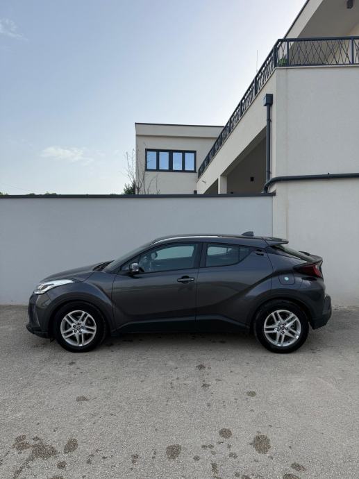 Toyota C-HR 1,8 automatik, fotografija 6