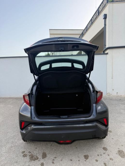 Toyota C-HR 1,8 automatik, fotografija 9