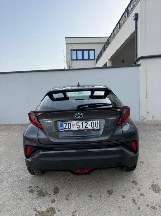 Toyota C-HR 1,8 automatik, fotografija 7