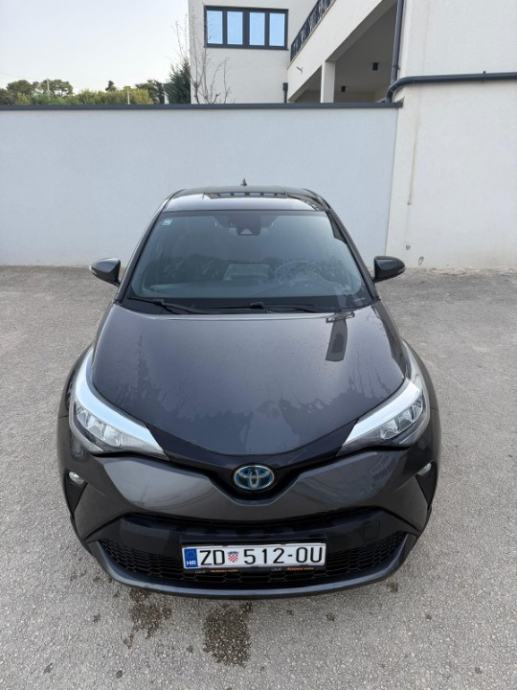 Toyota C-HR 1,8 automatik, fotografija 3
