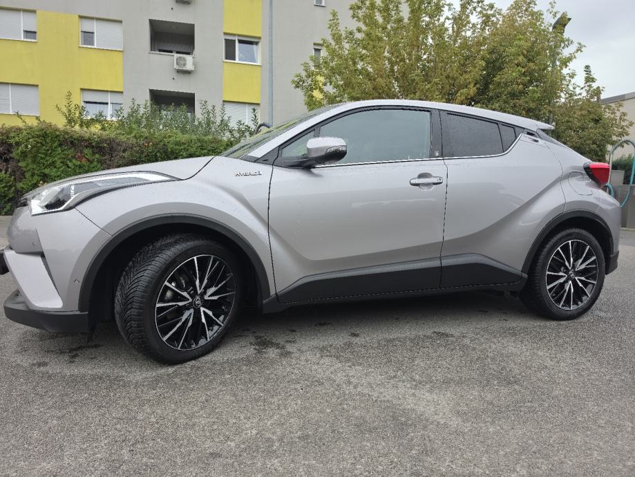 Toyota C-HR 1,8 automatik, fotografija 2
