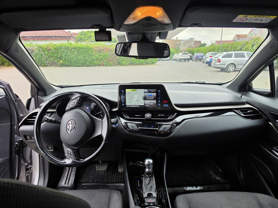 Toyota C-HR 1,8 automatik, fotografija 8