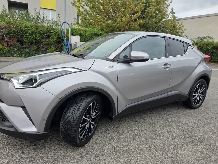 Toyota C-HR 1,8 automatik, fotografija 11