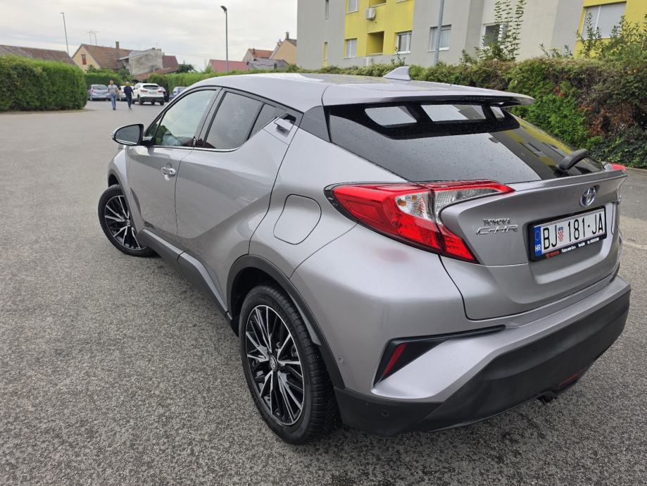 Toyota C-HR 1,8 automatik, fotografija 19