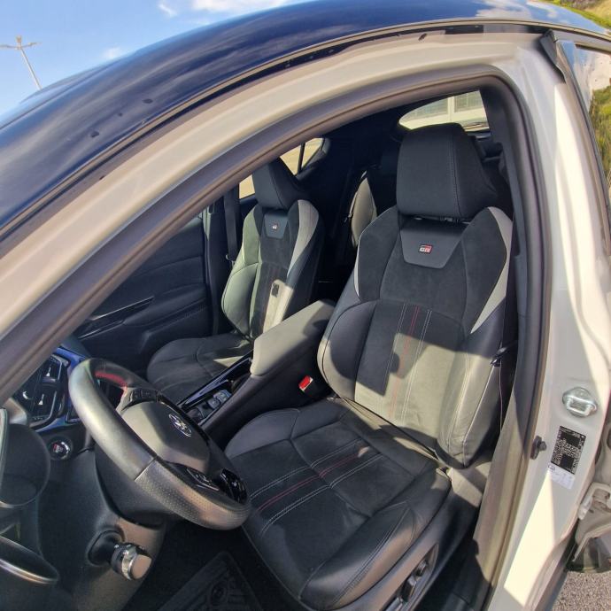 Toyota C-HR 1,8 GR Sport automatik, fotografija 6