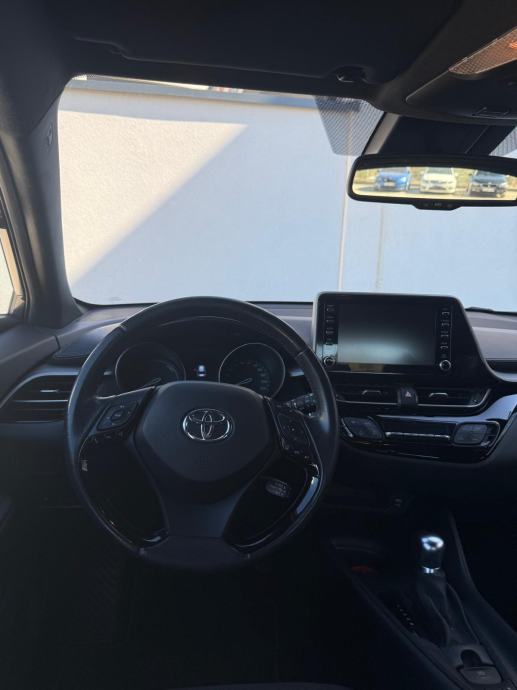 Toyota C-HR 1,8 automatik, fotografija 6