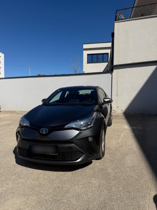Toyota C-HR 1,8 automatik, fotografija 2