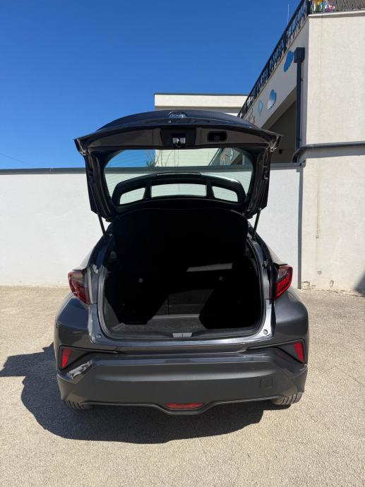 Toyota C-HR 1,8 automatik, fotografija 11