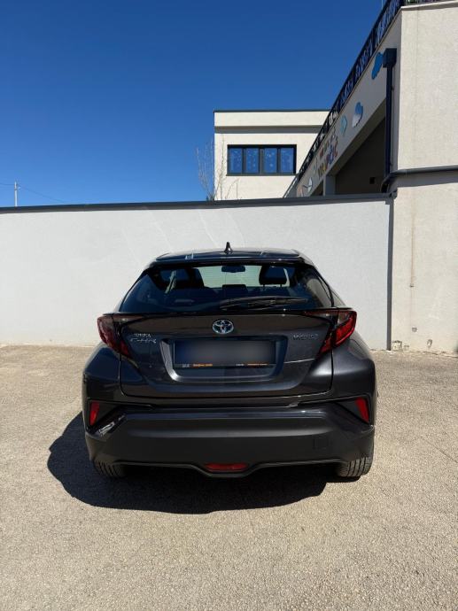 Toyota C-HR 1,8 automatik, fotografija 14