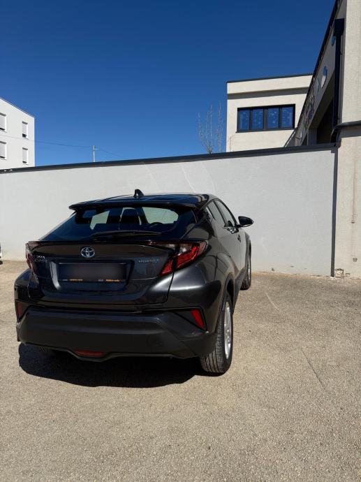 Toyota C-HR 1,8 automatik, fotografija 12