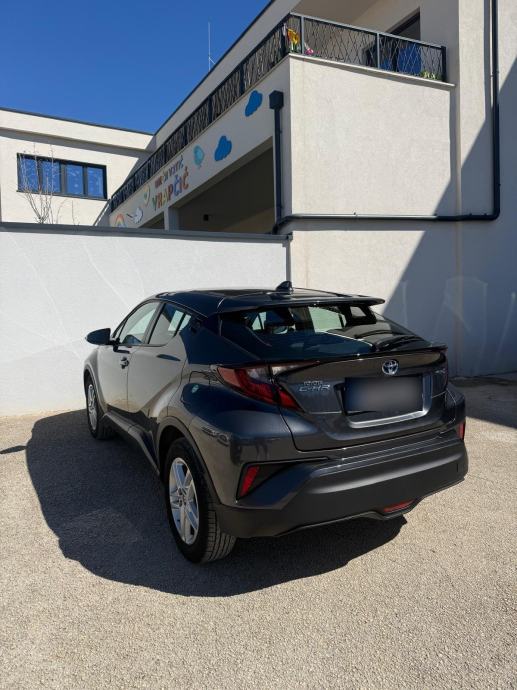 Toyota C-HR 1,8 automatik, fotografija 13