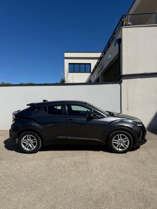 Toyota C-HR 1,8 automatik, fotografija 4