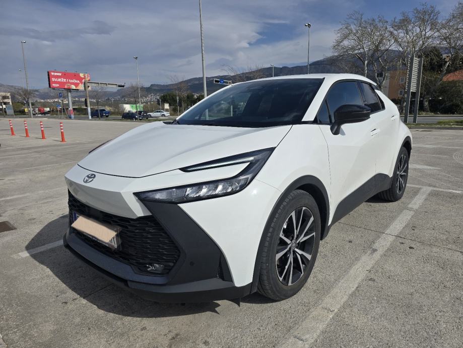 Toyota C-HR 1,8 automatik, fotografija 2
