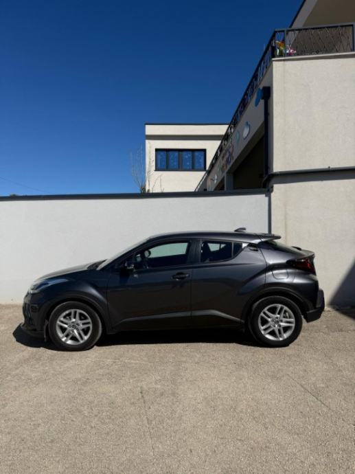 Toyota C-HR 1,8 automatik, fotografija 5