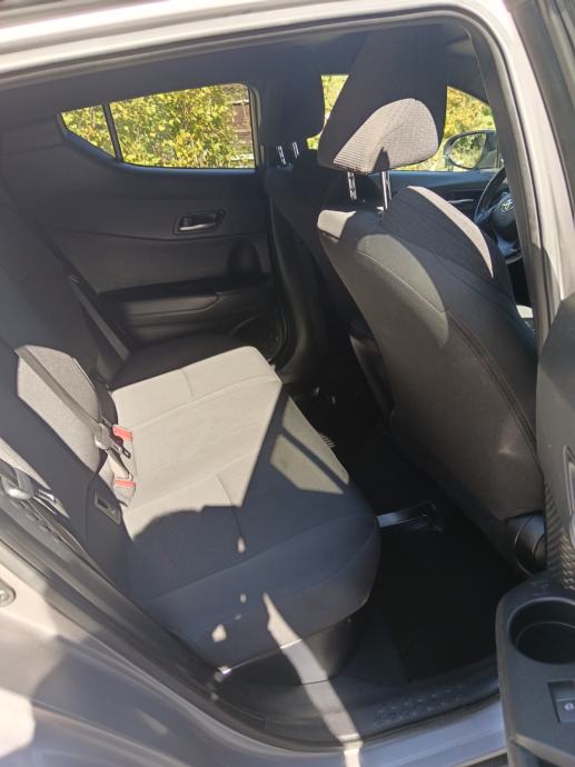 Toyota C-HR 1,8 automatik, fotografija 2