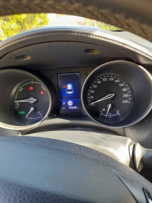 Toyota C-HR 1,8 automatik, fotografija 4