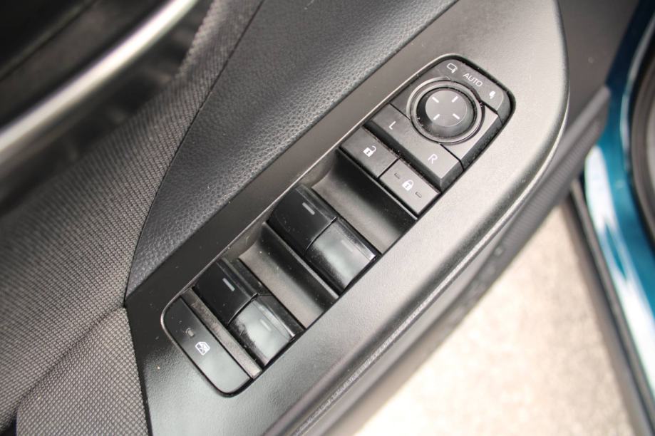 Toyota C-HR 1.8 Hybrid AUTOMATIK Dynamic *LED, KAMERA*, fotografija 17