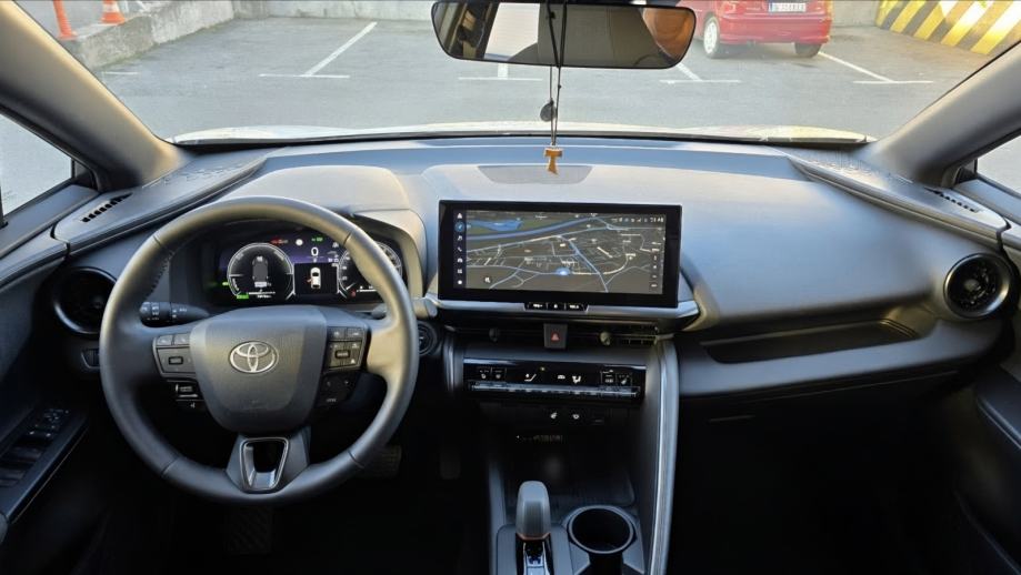 Toyota C-HR 1,8 HYBRID, fotografija 9