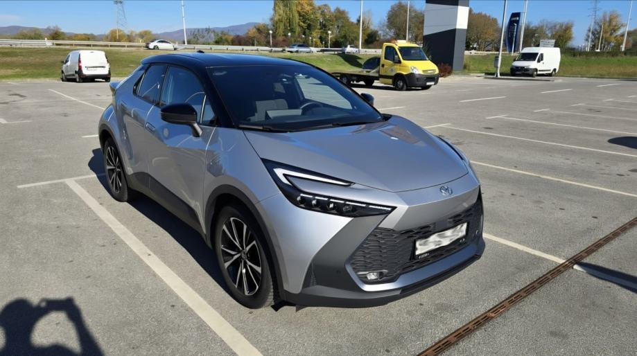 Toyota C-HR 1,8 HYBRID, fotografija 3