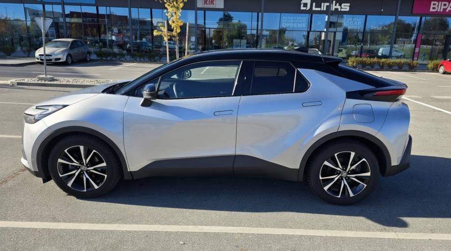 Toyota C-HR 1,8 HYBRID, fotografija 8