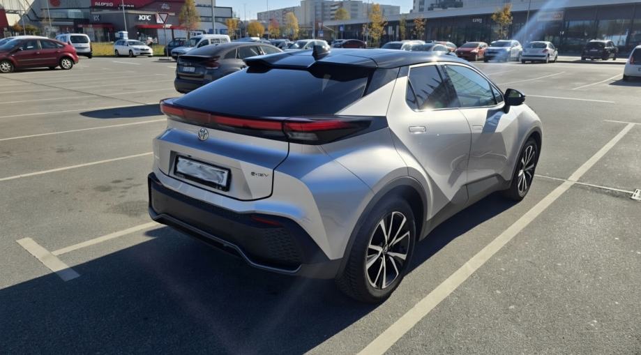 Toyota C-HR 1,8 HYBRID, fotografija 5