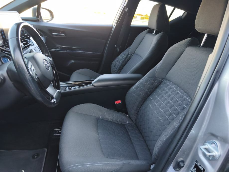 Toyota C-HR 1,8 Hybrid Dynamic***AKCIJA**, fotografija 17