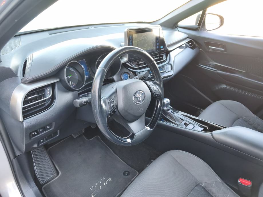 Toyota C-HR 1,8 Hybrid Dynamic***AKCIJA**, fotografija 16