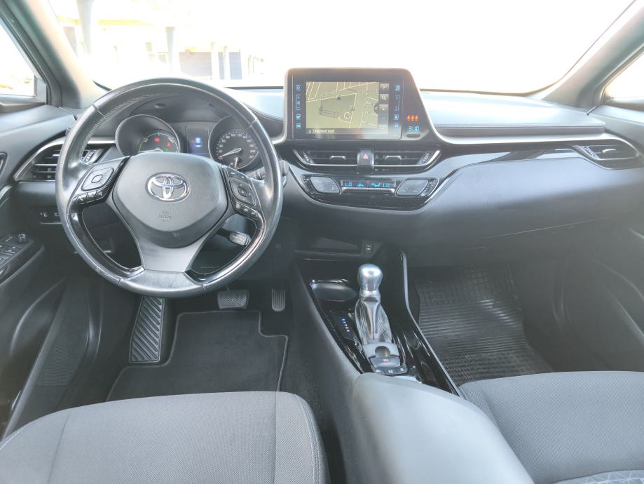 Toyota C-HR 1,8 Hybrid Dynamic***AKCIJA**, fotografija 19