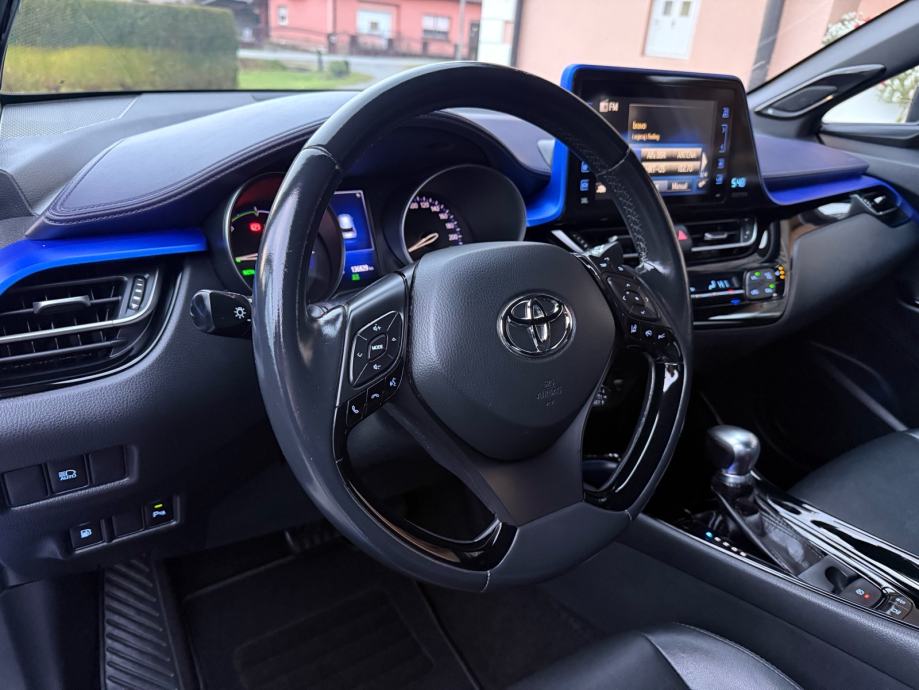 TOYOTA C-HR 1.8 HYBRID•FULL LED•KAMERA•PDC•18COL•KOŽA•JBL•SERVISNA•, fotografija 13